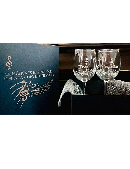 PACK  DE DOS COPAS DE  VINO GRABADA CON CAJA
