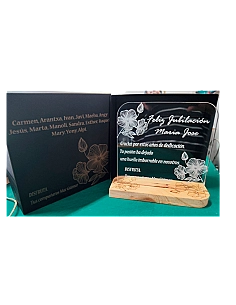 Placa conmemorativa con base en madera MDF