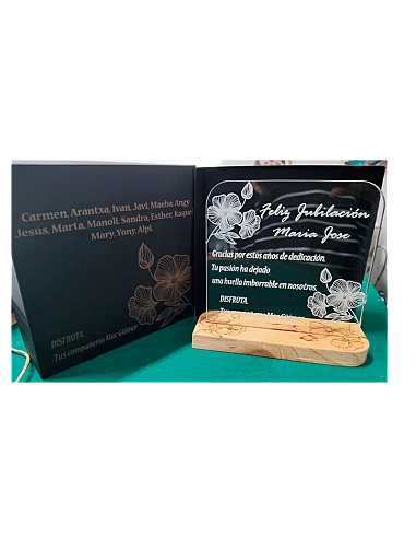 Placa conmemorativa con base en madera MDF