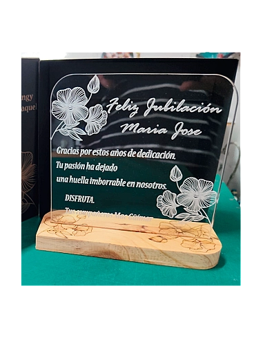 Placa conmemorativa con base en madera MDF