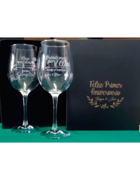 PACK  DE DOS COPAS DE  VINO GRABADA CON CAJA
